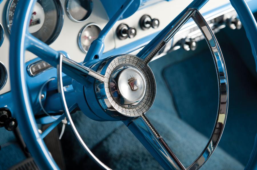  Ford Fairlane Sunliner Convertible White & Blue 1956 года  (фото 36 из 41)